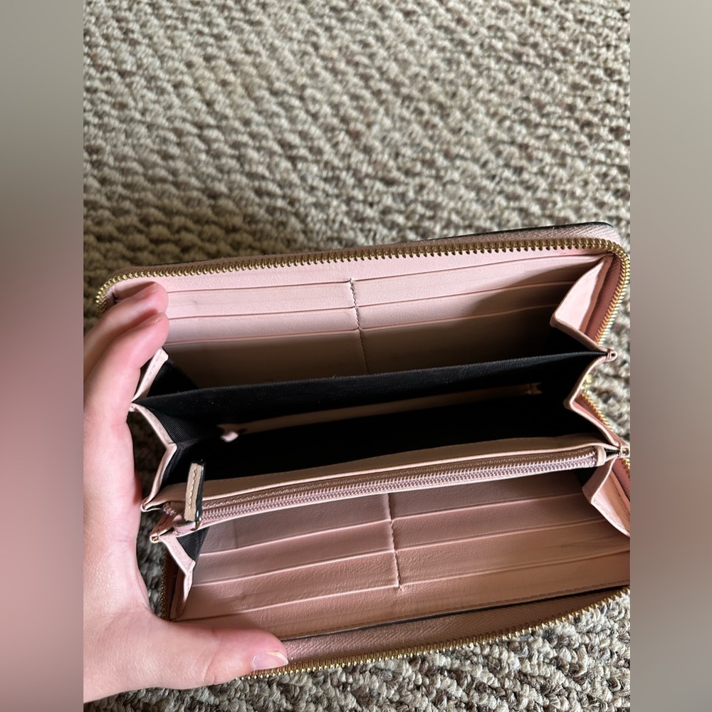 Gucci Women's Zip-Around Leather Wallet in Light Pink - Picture 9 of 11